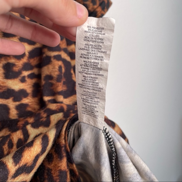 Nasty Gal Leopard Shirt Size 2 Womens Short Sleeve V Neck Plunging - Picture 8 of 11